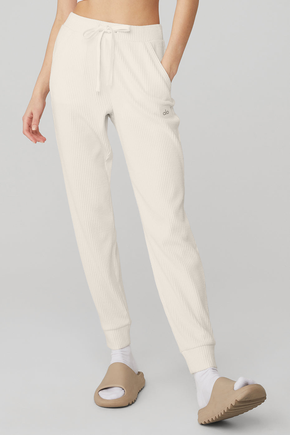 Alo yoga deals muse sweat pants