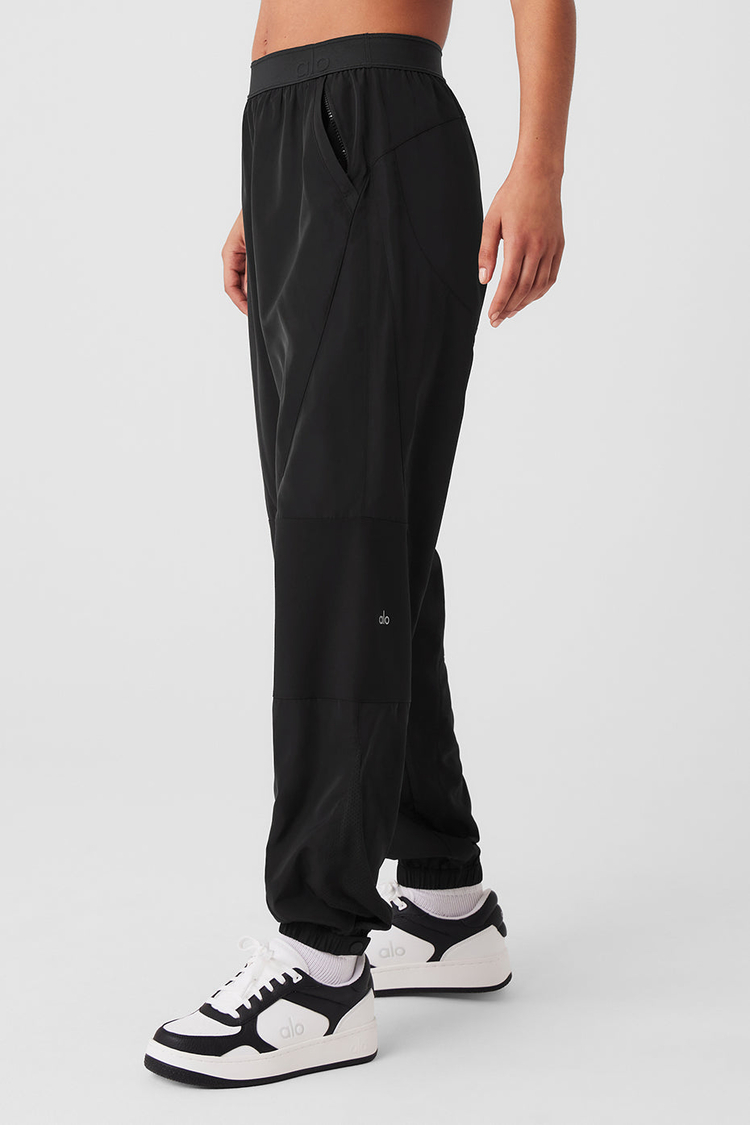 Buy Mixed Media Reinvention Jogger online Alo Yoga UAE